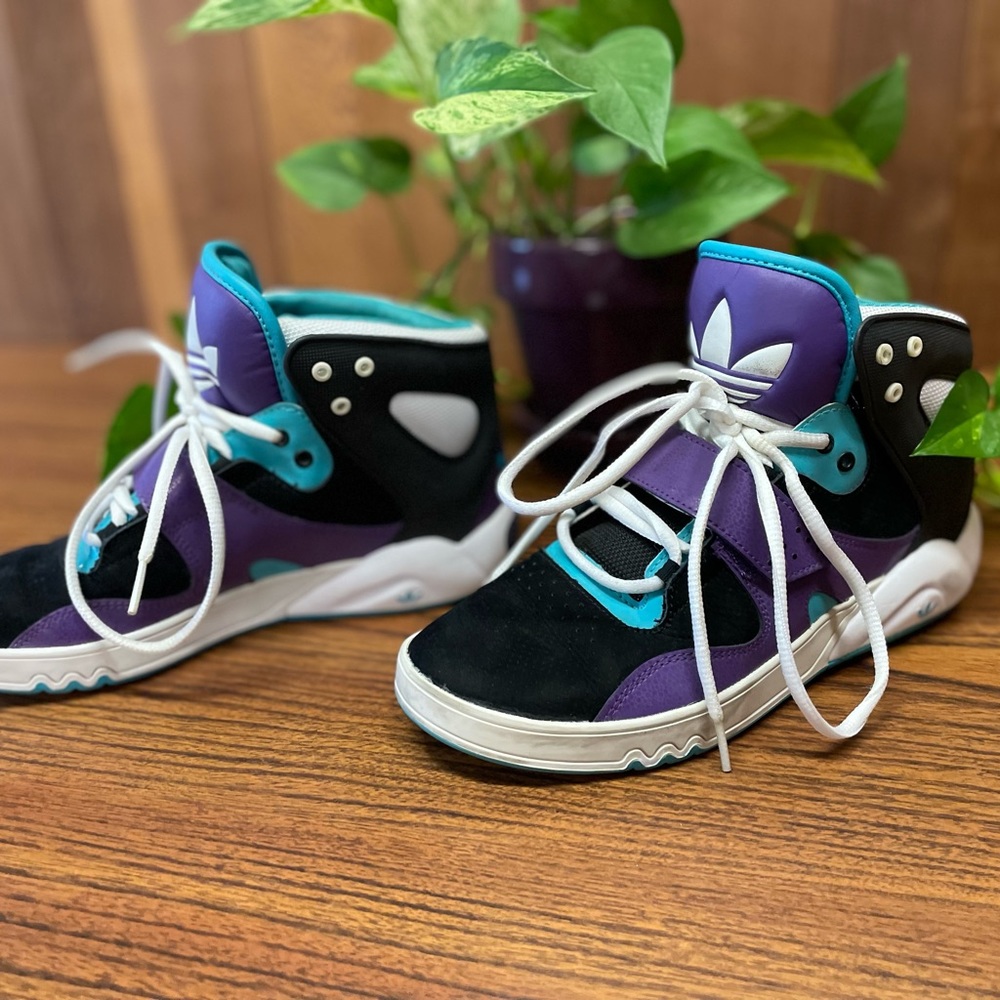 Adidas Roundhouse Womens Size 8.5 High Top Sneakers Black Purple & Teal